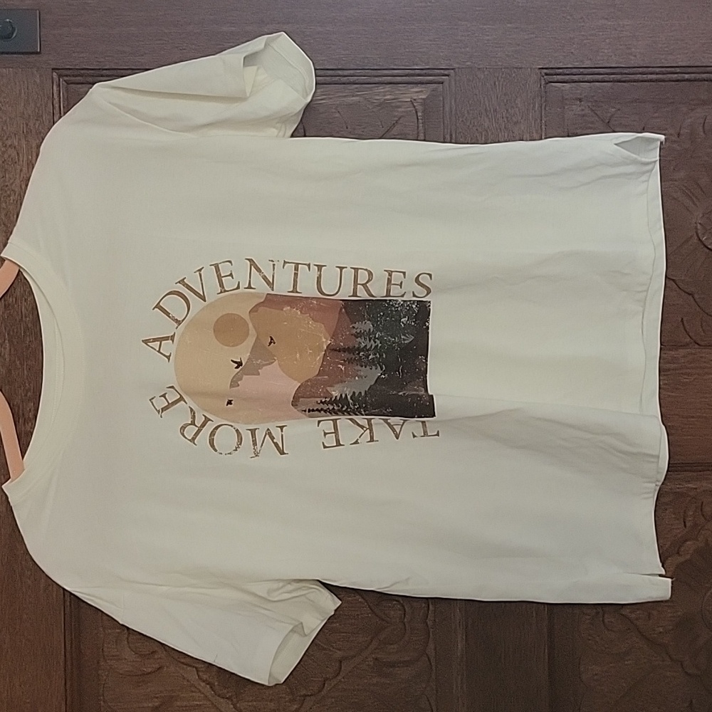 Graphic Tee. Size small